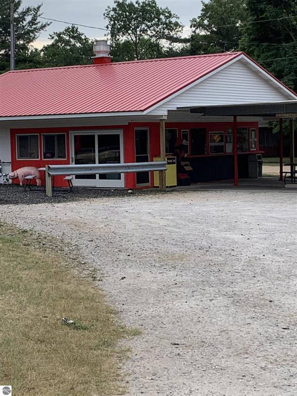 Big Rs Hogs & Dogs - Real Estate And Website Photo (newer photo)